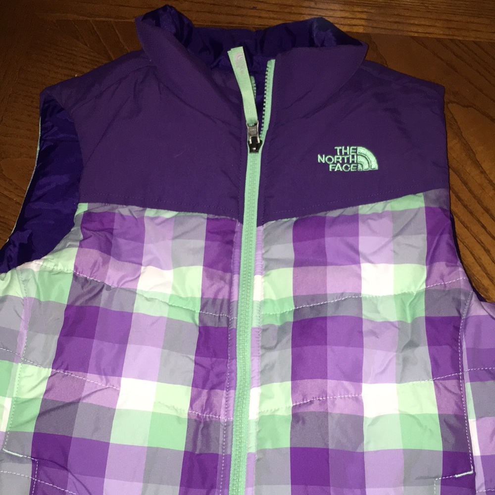 Like new girl north face vest size 14/16